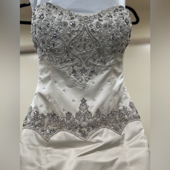 Platinum Priscilla of Boston Elegant Ivory Crystal Embellished Wedding Dress - Picture 9 of 15